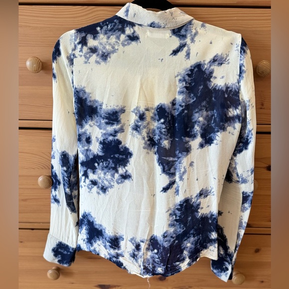 Reformation blue and white tie dye button up shirt - Picture 4 of 4